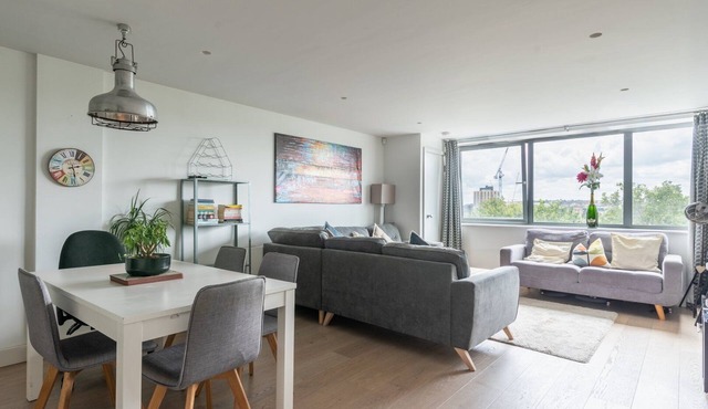 Cohost Partners Stylish 2BR in Central Bristol