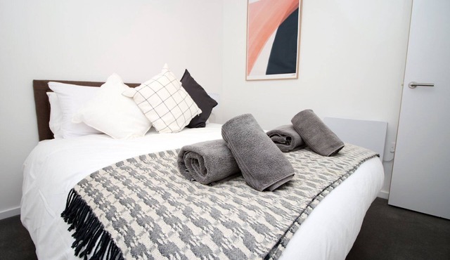 Cohost Partners Stylish 2BR Apt | Free Parking