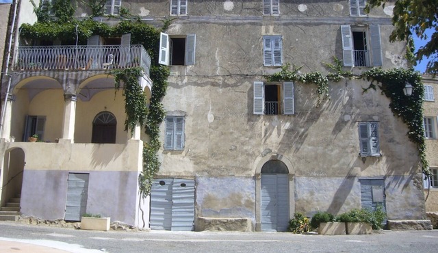 Coin de Paradis Corse Dans un Village Typique