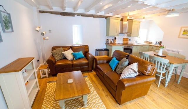 Colby Cottage, Wynd Hill Hideaway - walk to coast path, beach and pub!