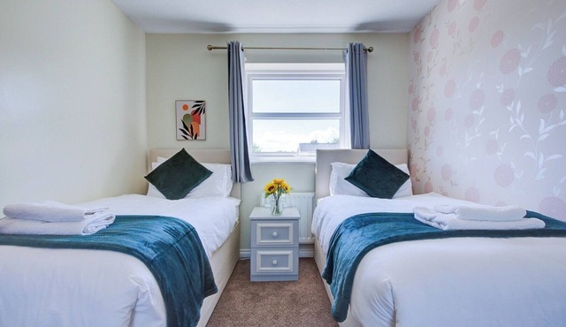 Colchester Comfort: 3BD Home Ideal for Work and Rest