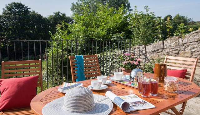 COLDSTREAM COACH HOUSE - Tweed fishing, golf & river walks, village pubs nearby