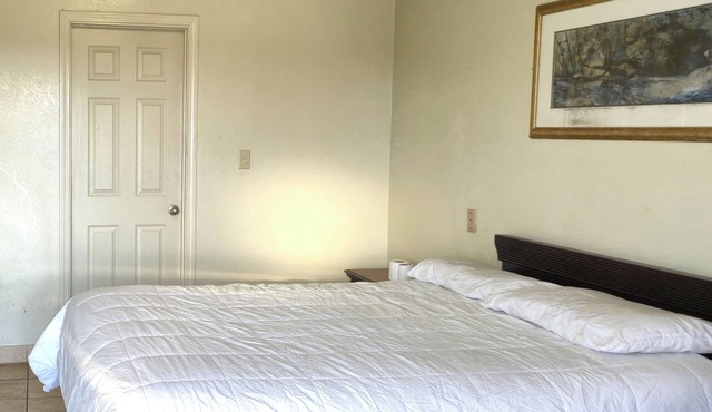 Cole Manor Motel By Oyo Love Field Market Center
