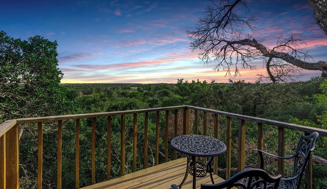 Cole Springs Historic Buda Cottage: Tower, Hill Country, 14.6 Acres!