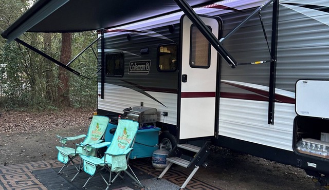 Coleman 202 RD travel trailer. Located on the owner's lakefront property!
