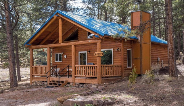 Coleman Velo - Secluded Rustic Cabin