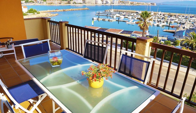 Colette: Apartment with swimming pool and view