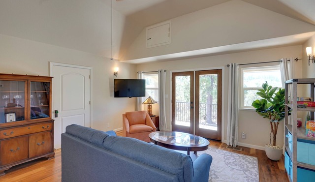 Colfax Getaway w/Hot Tub, Mountain Views!