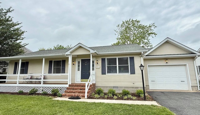 Colgate Cottage- Pet Friendly Rehoboth Beach 3 bedroom home w/Community Pool