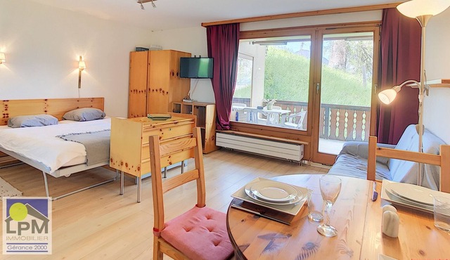 Colina 106 Nice studio (~30m2) for 2 people, well located next to the gondola and to 5 walking minut