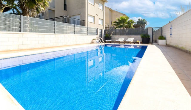 COLL GROC - Nice villa with shared swimming pool in Grau i Platja