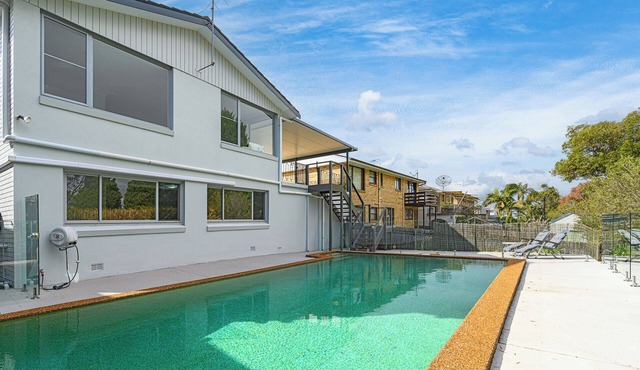 Collaroy 3Br Beach Home with Large Pool Ground Floor