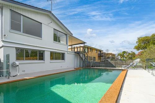 Collaroy 3Br Beach Home with Large Pool Ground Floor