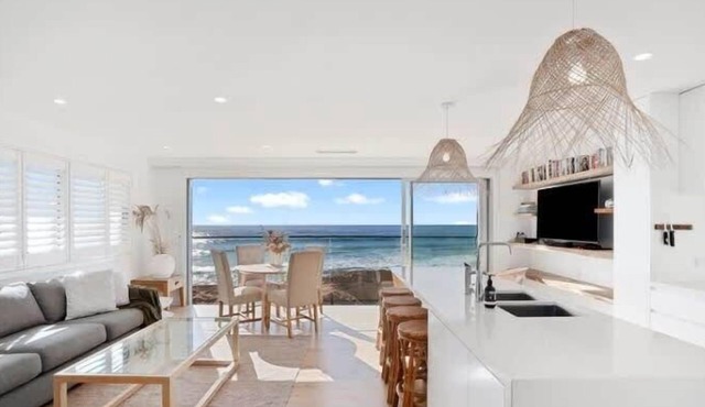Collaroy Beachfront Escape - Views and Parking