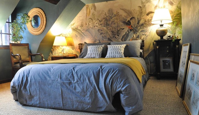 Collector's cottage. A little corner of paradise in the château grounds!