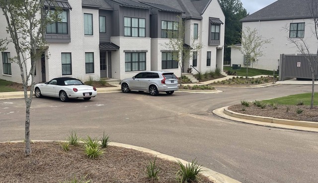 College Football Playoff condo, 5 min. to stadium and 1.5 miles off the square.