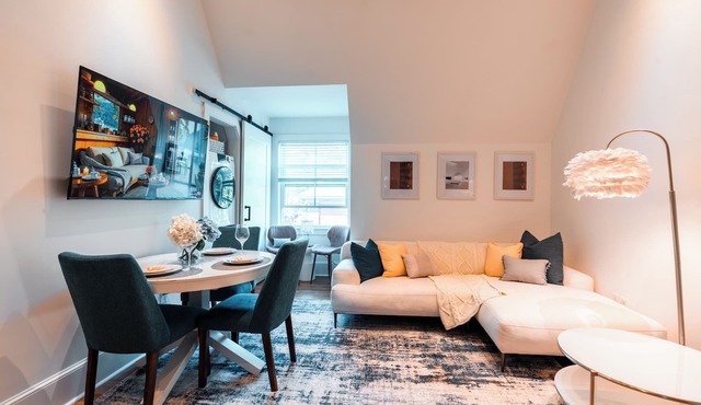College Hill 2BR Walk to Brown/RISD Free Parking