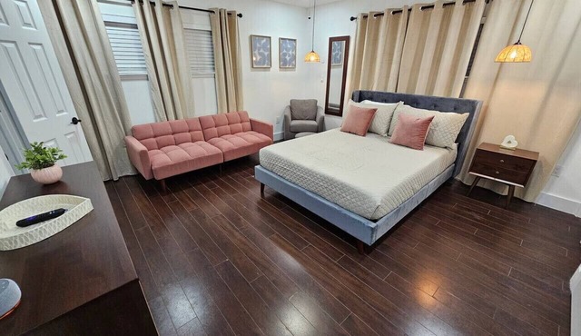 College Park Bungalow Sleeps 20+ 2 Kitchens-Fenced