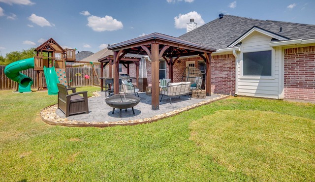 College Station Home w/ Yard ~ 4 Mi to Texas A & M