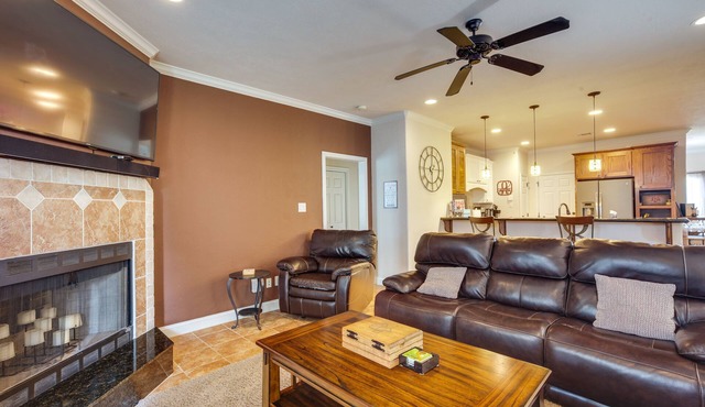 College Station Family Home: 3 Mi to Texas A & M!