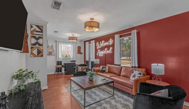 College Station getaway near campus & events with fire pit & arcade