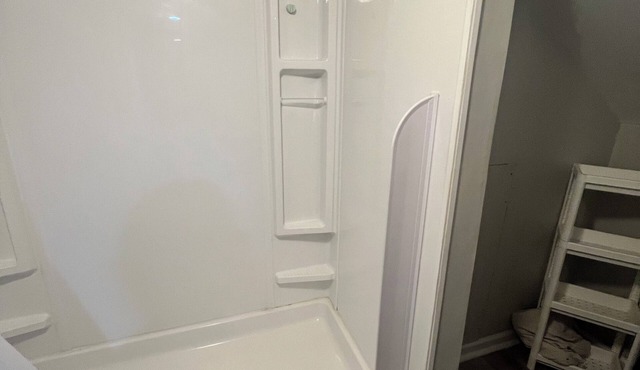 Collierville Cutie! Charming 3-bedroom/3 bath house, sleeps up to 9, spacious