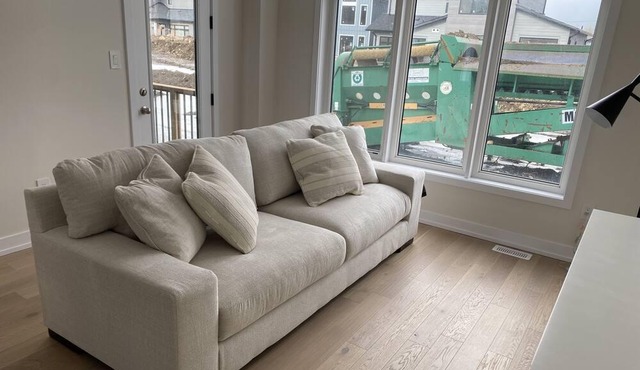 Collingwood- Blue Mntn: 3000 sq ft chalet just steps to the ski lodge and beach