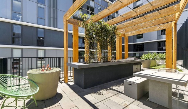 Collingwood Cool | 2-Bed, Balcony, Gym, Rooftop