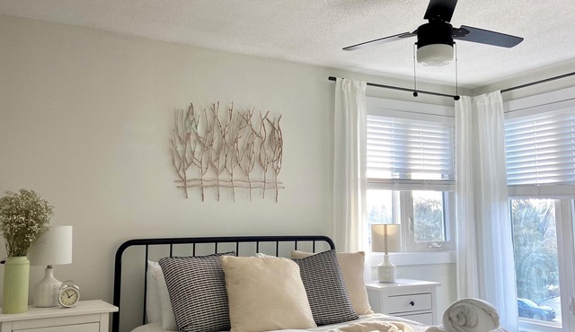 Collingwood Stunning Ski/Beach Vacation Home - 10 min from the Mountains/Beach!