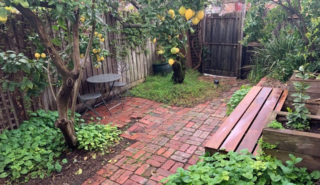 Collingwood workers cottage with courtyard garden, close to everything!