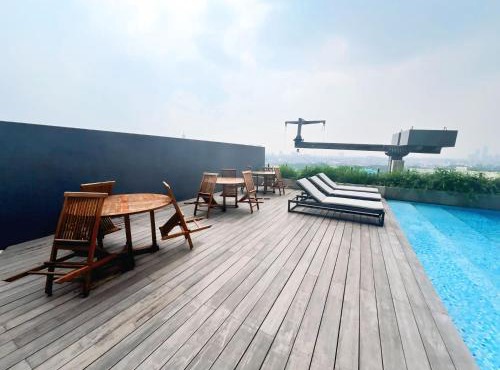 Collins Boulevard At By LiviRooms Tangerang