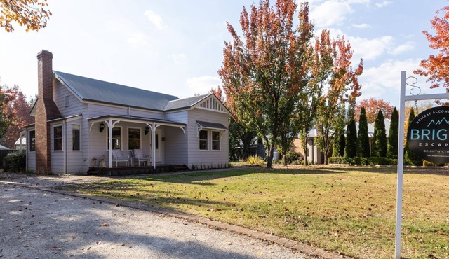 Collins Cottage - Luxury Accommodation