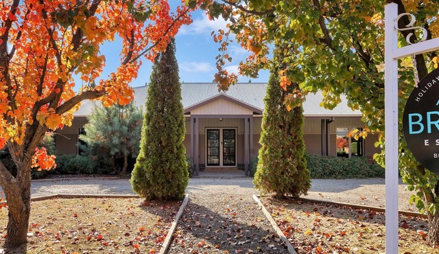 Collins Retreat - 4 Bedroom home with Pool