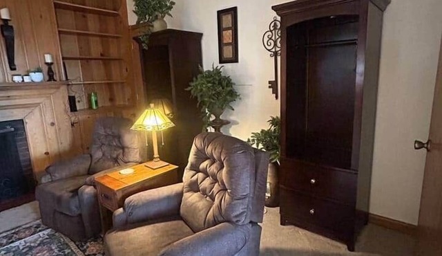 Collosal Craftsman-4 BR, 9 Beds-Sleeps 1 to 14!