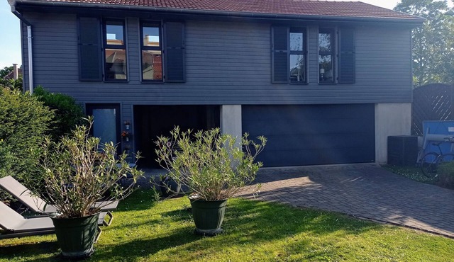 COLMAR, 2 bedrooms, 10 min walk from the center. Quiet location, garden and garage.