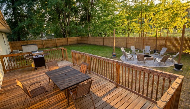 Coloma Michigan Retreat: Walk to Paw Paw,Fire Pit,10min to Beach, Wineries