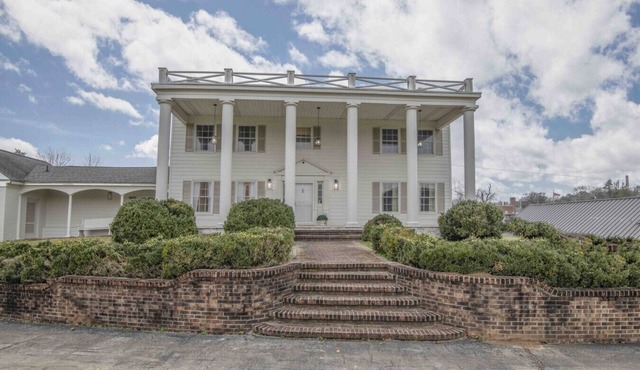 Colonial 511, Kingston, TN
