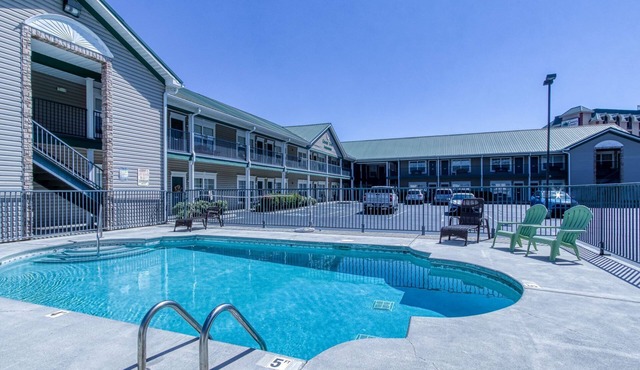 Colonial Crest 110 - Great location! - You can walk to town!