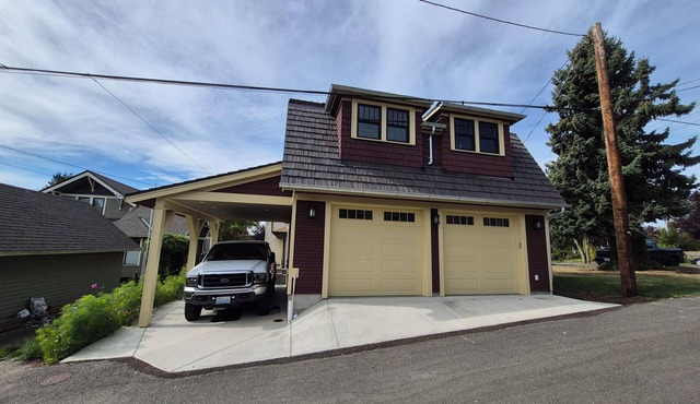 Colonial Flat in NW Everett