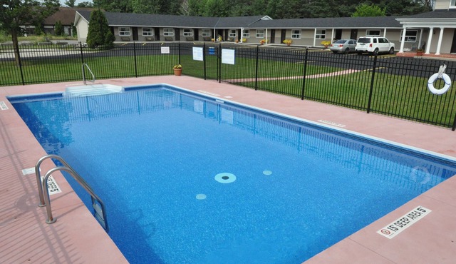 Colonial House Motor Inn