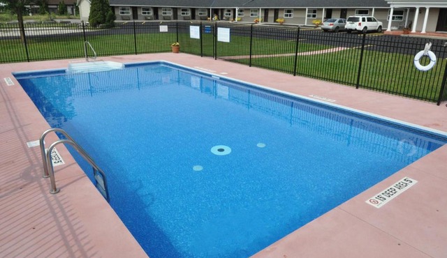 Colonial House Motor Inn