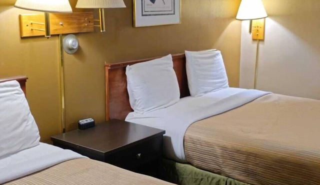 Colonial Inn Dyersville