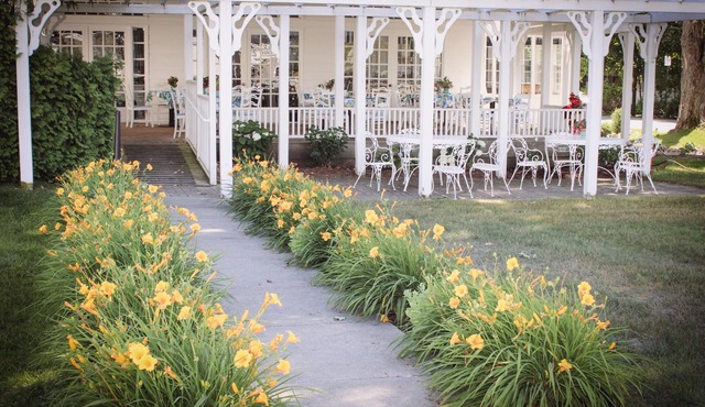 Colonial Inn in Harbor Springs