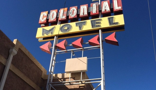 Colonial Motel