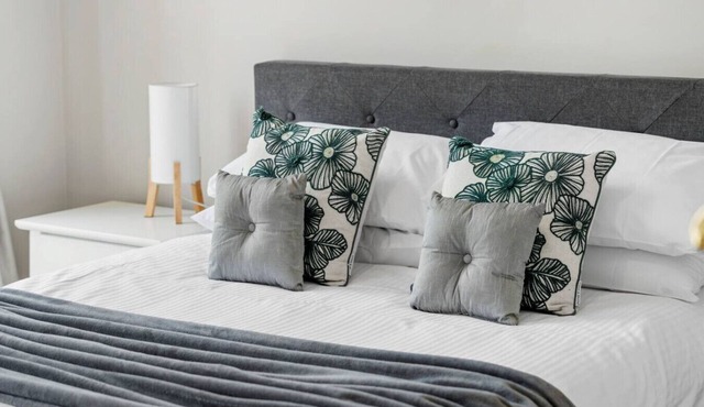 Colonial Retreat – Peaceful, Pet-Friendly Comfort