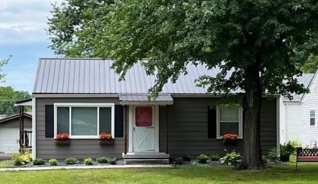 Colonial Village Retreat 2BR