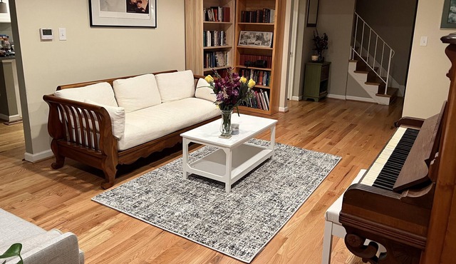 Colonial with full kitchen and patio and 10 min. to metro to D.C.