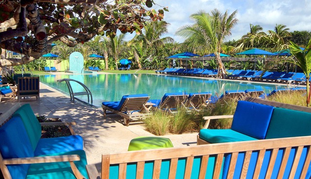 Colony Hotel & Cabaña Club