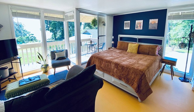 Color Me Crazy Eclectic Studio with Bay Views!