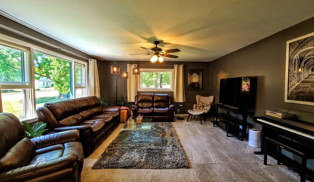 Color-Tour Ready | Firepit + Dog Friendly + Mins to Skybridge & Scenic Drives